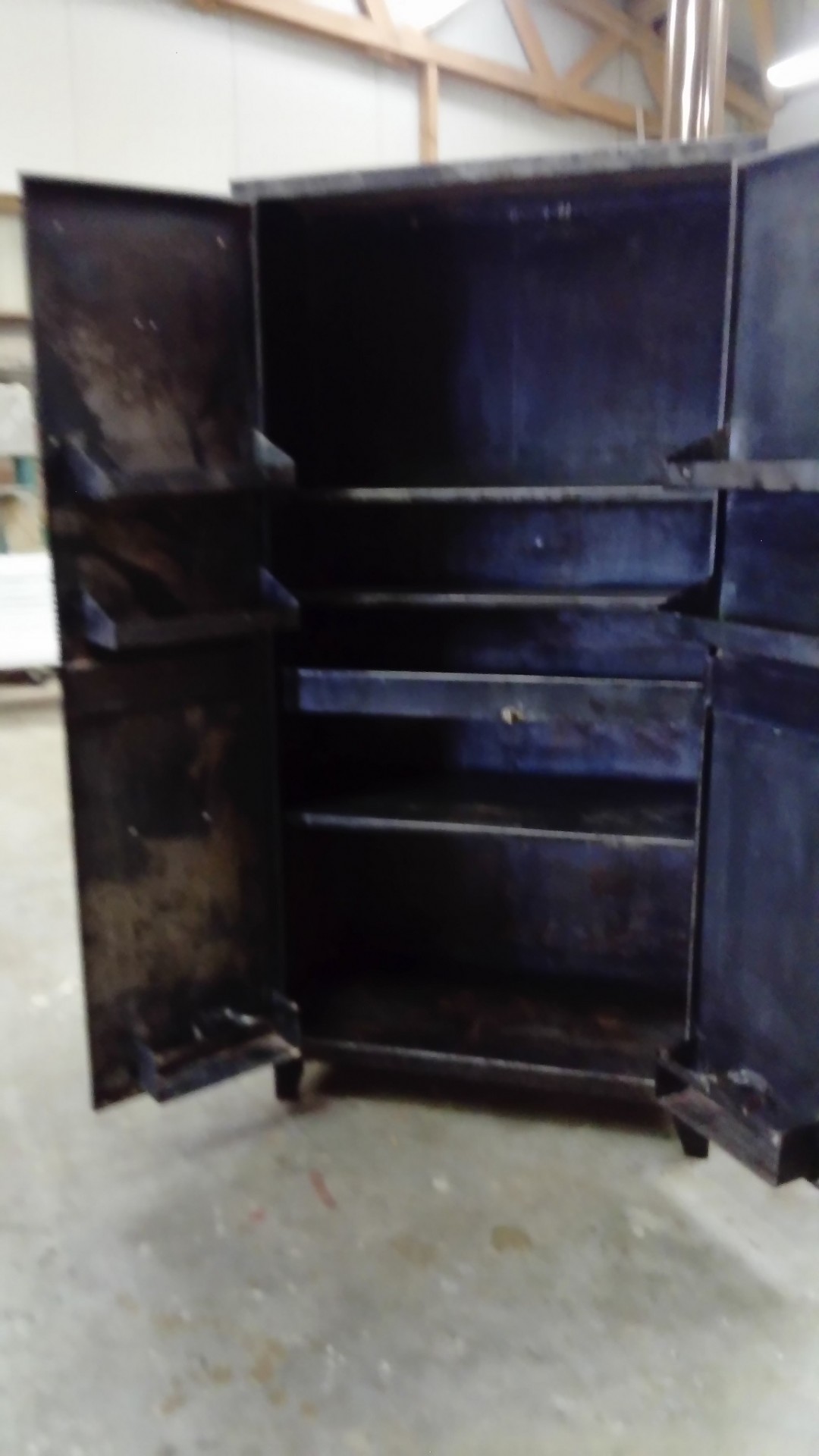 ARMOIRE ACIER