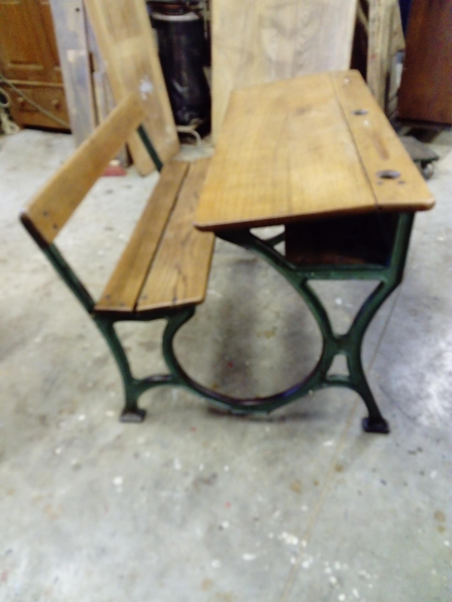 table écolier piètement acier art nouveau