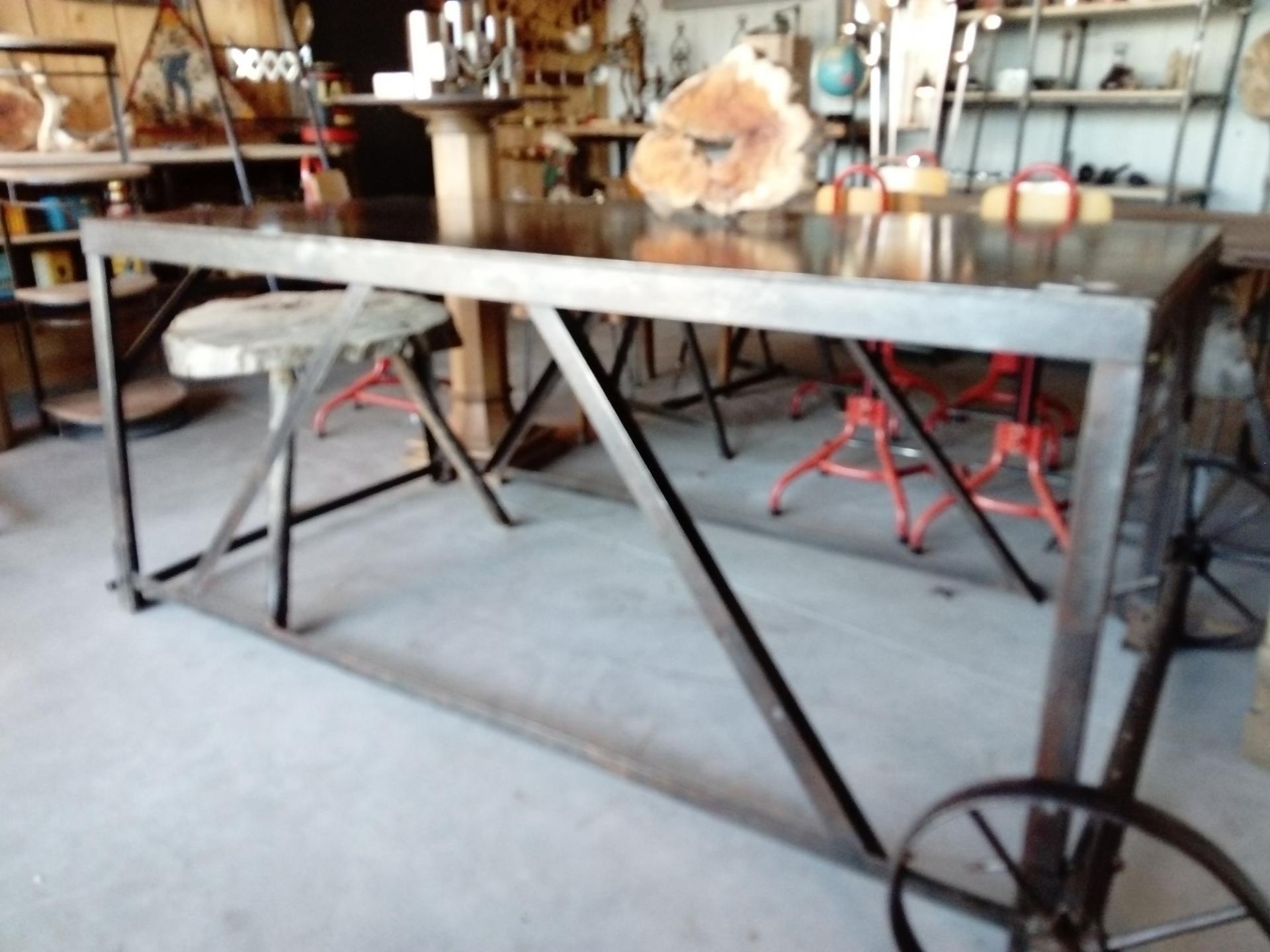 Table chaudronnier en acier